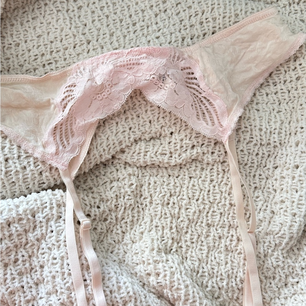 Christian Dior Elegant Pink Lace Garter Belt